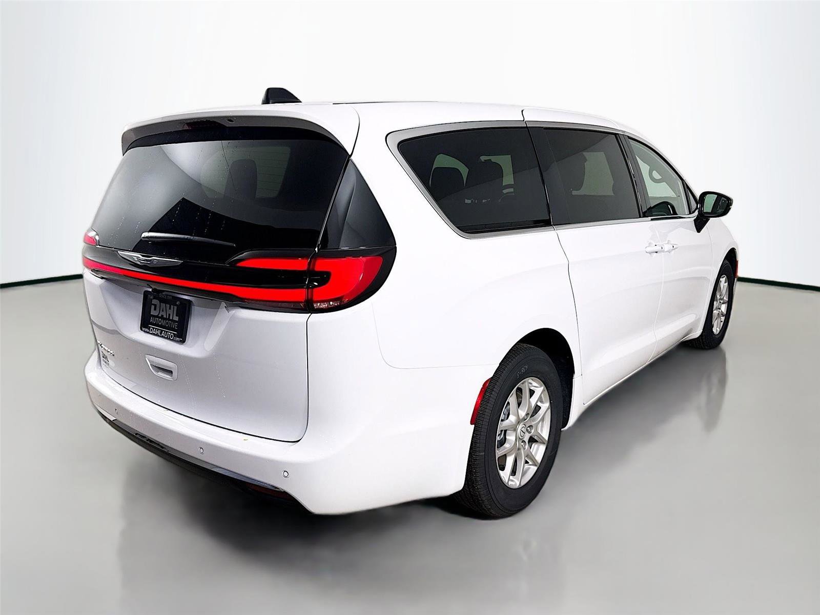 New 2026 Chrysler Pacifica Select image 7