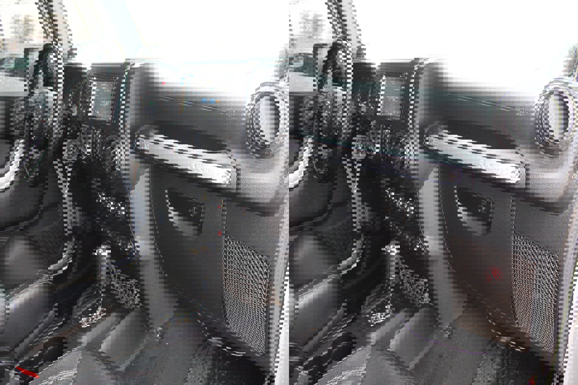 Used 2014 Jeep Wrangler Rubicon w/ Power Convenience Group image 16