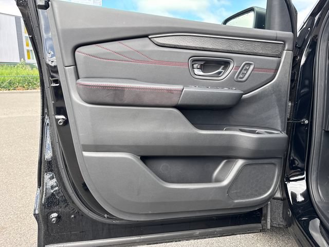 Used 2026 Honda Pilot Black Edition image 18