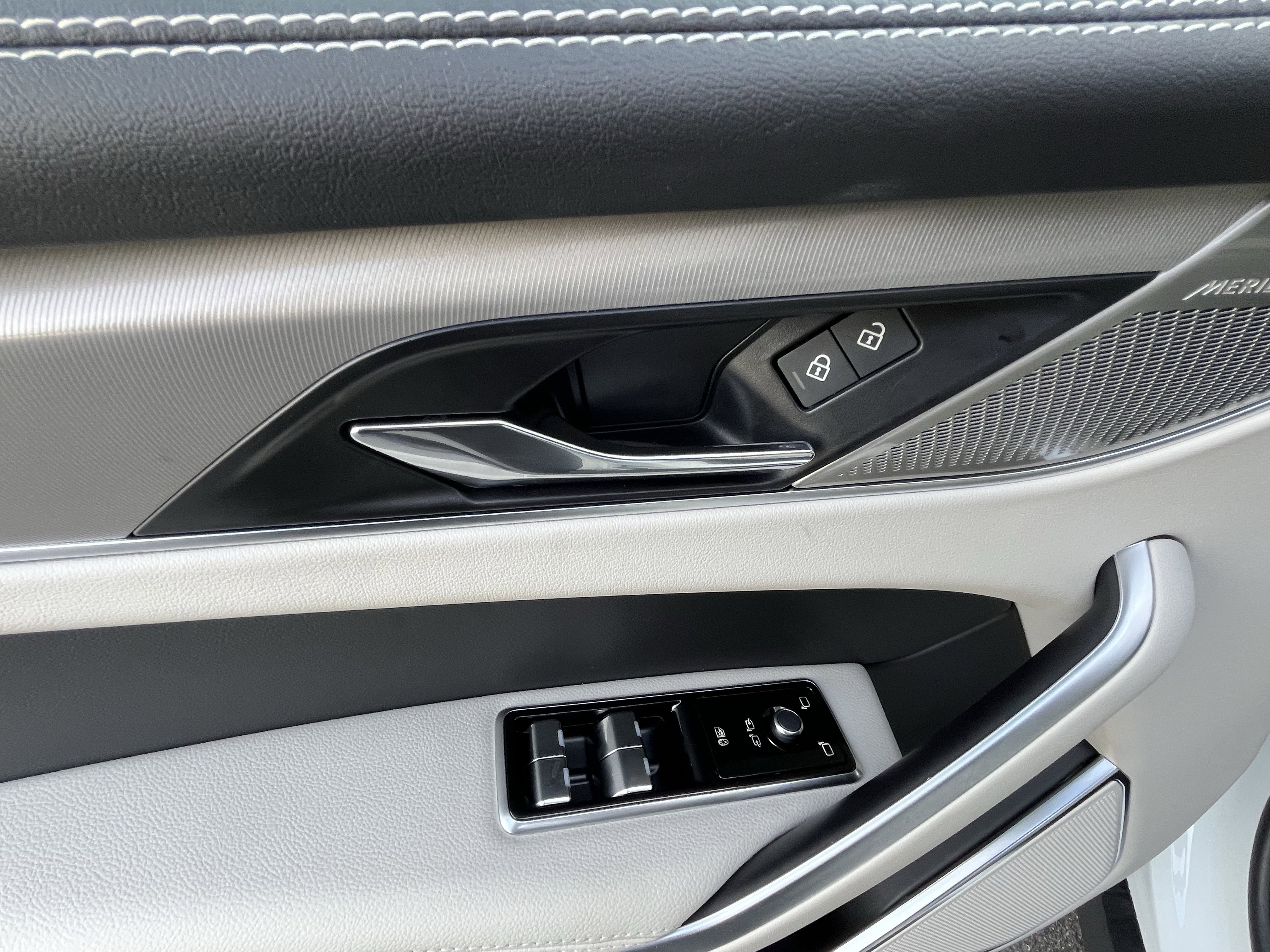 Used 2025 Jaguar F-PACE R-Dynamic S image 15