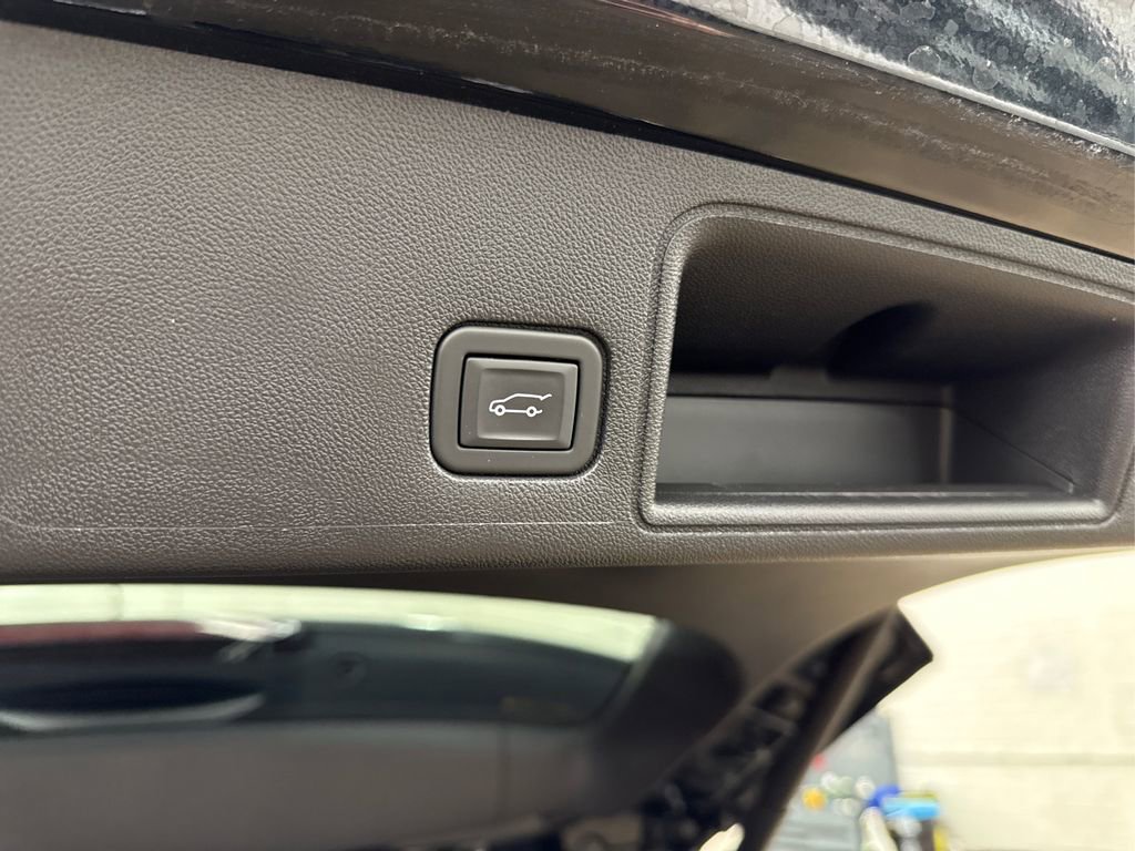 Used 2022 GMC Terrain SLT image 14