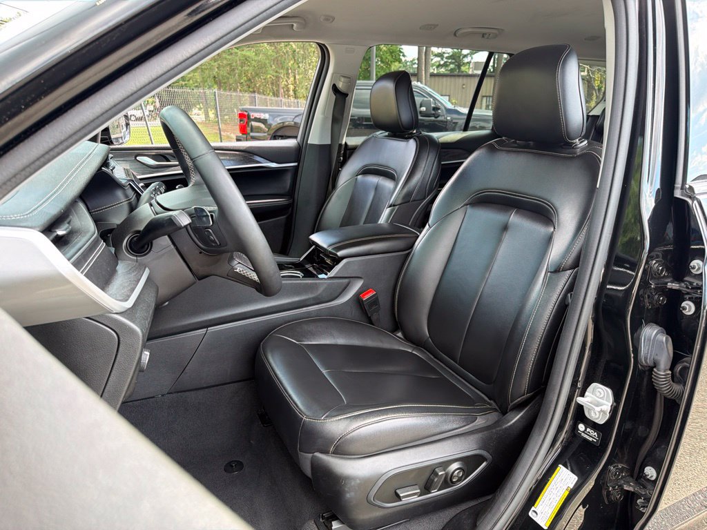 Used 2023 Jeep Grand Cherokee L Limited AWD/4WD image 19