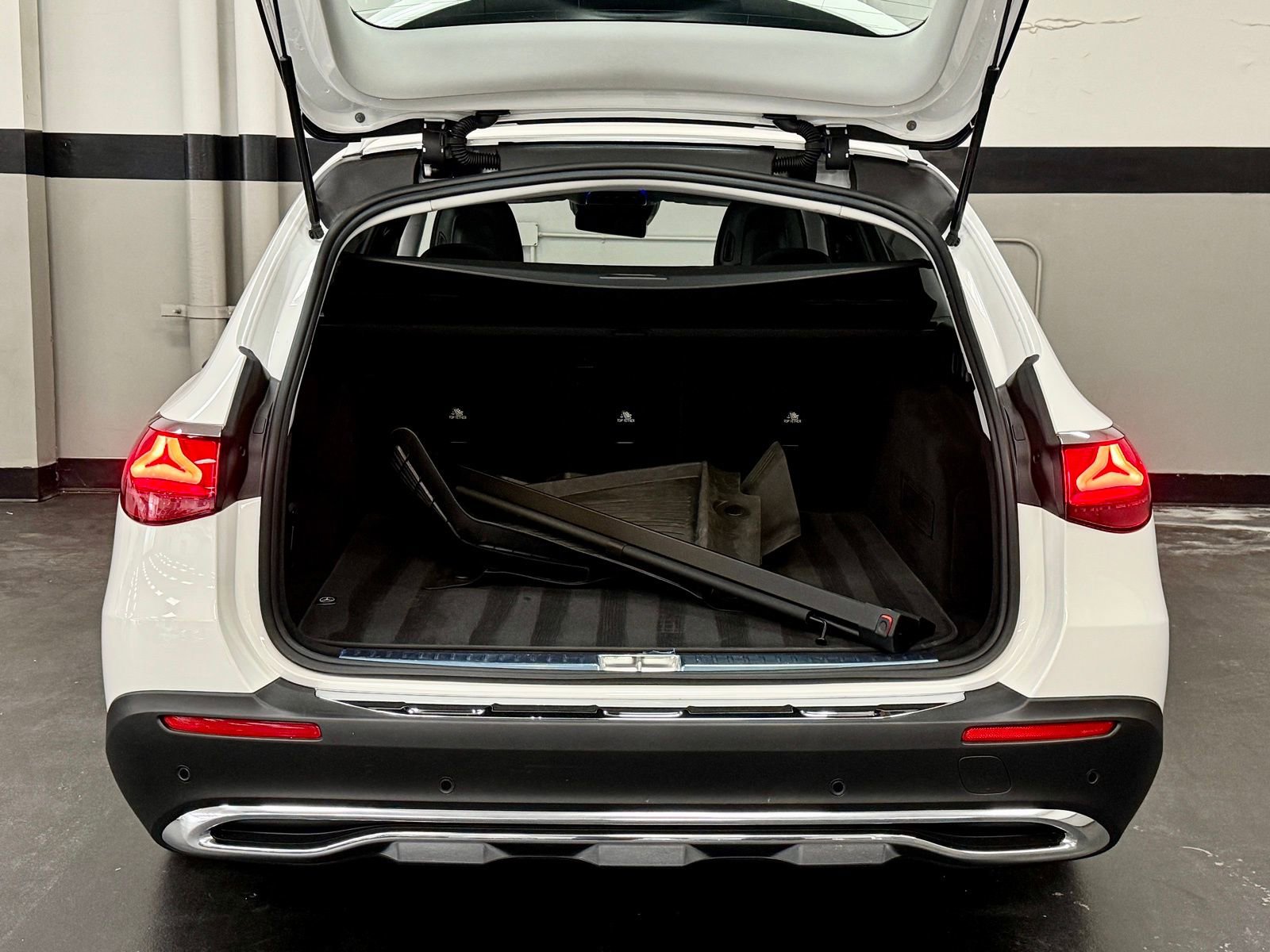 Used 2025 Mercedes-Benz E 450 4MATIC All-Terrain Wagon image 15