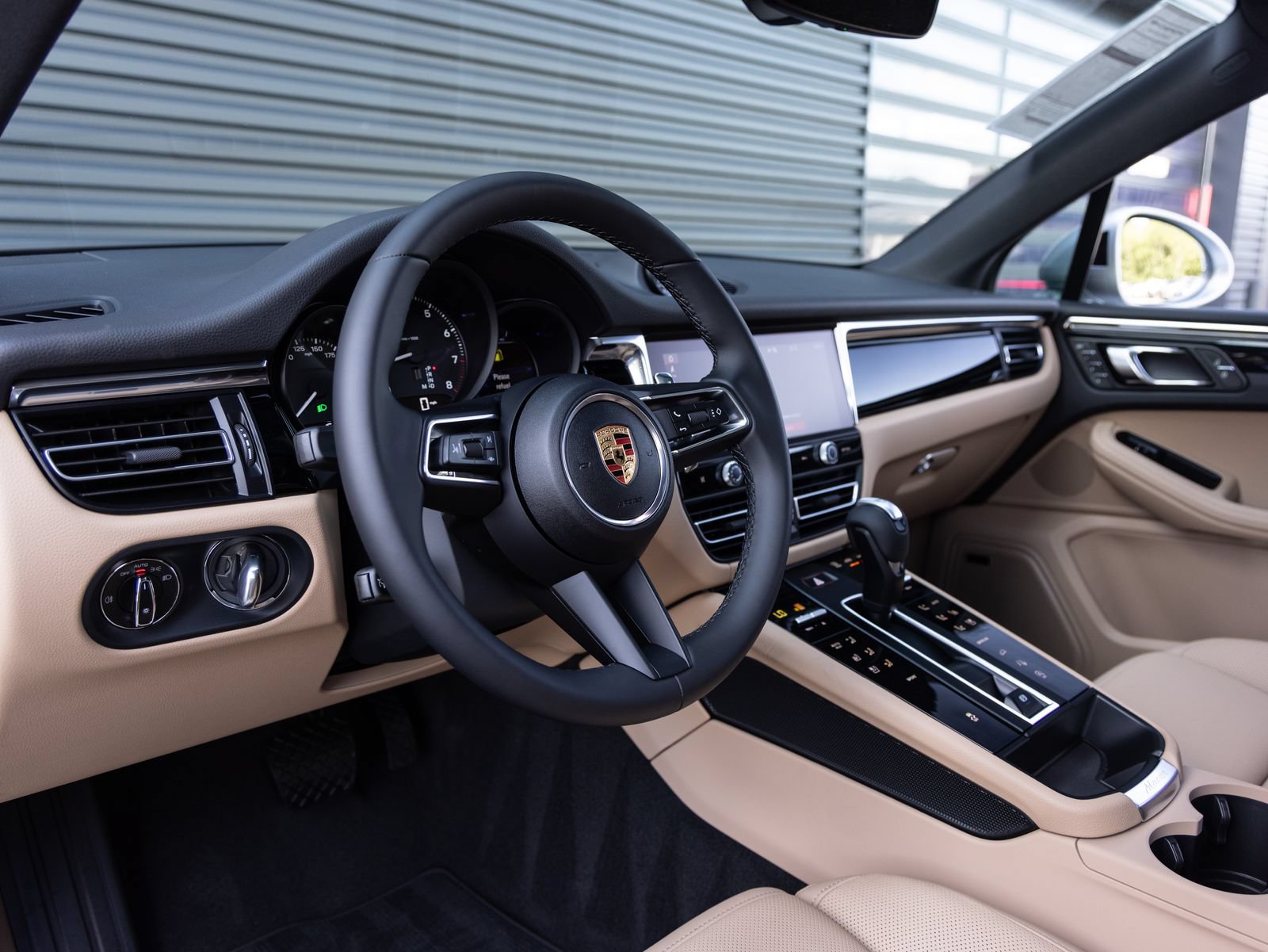 Certified 2026 Porsche Macan AWD/4WD image 4
