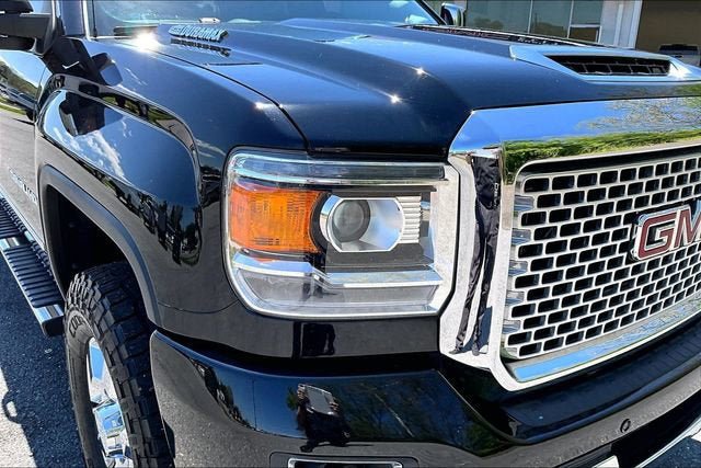 Used 2017 GMC Sierra 3500 Denali w/ Duramax Plus Package AWD/4WD image 32