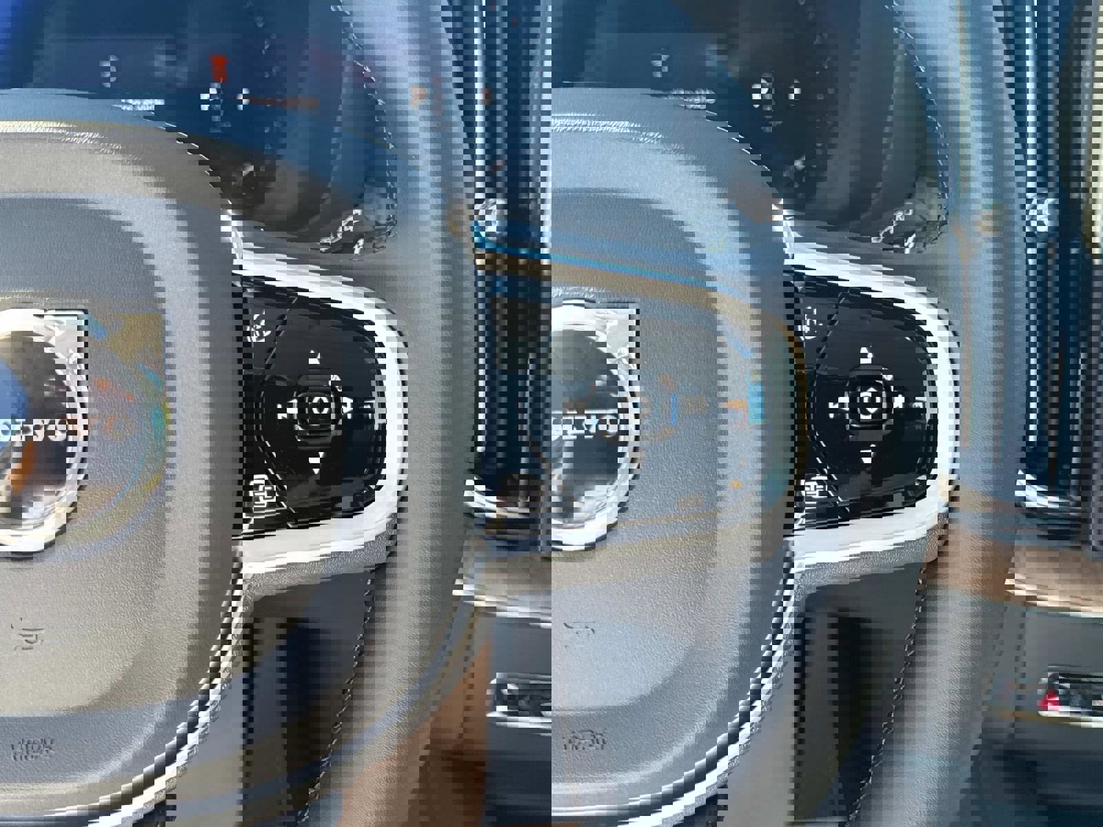 New 2026 Volvo XC60 B5 Plus w/ Climate Package image 27