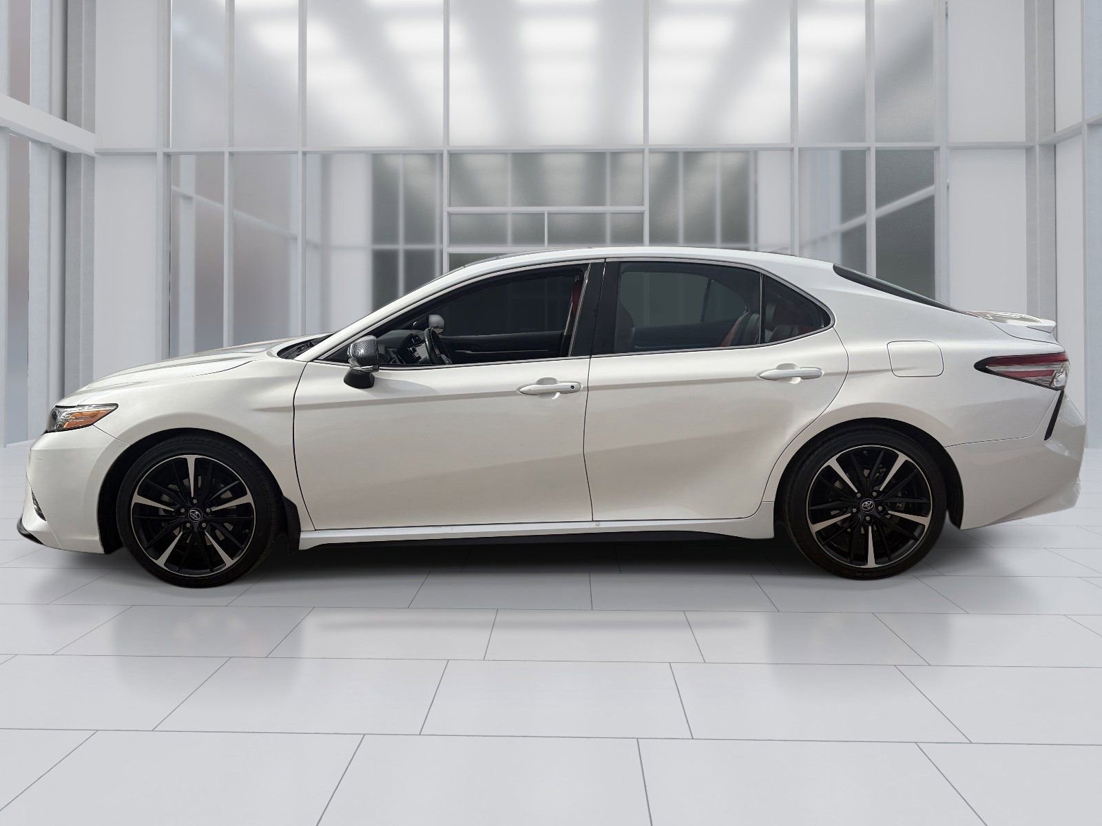 Used 2018 Toyota Camry XSE w/ Driver Assist Package FWD image 3