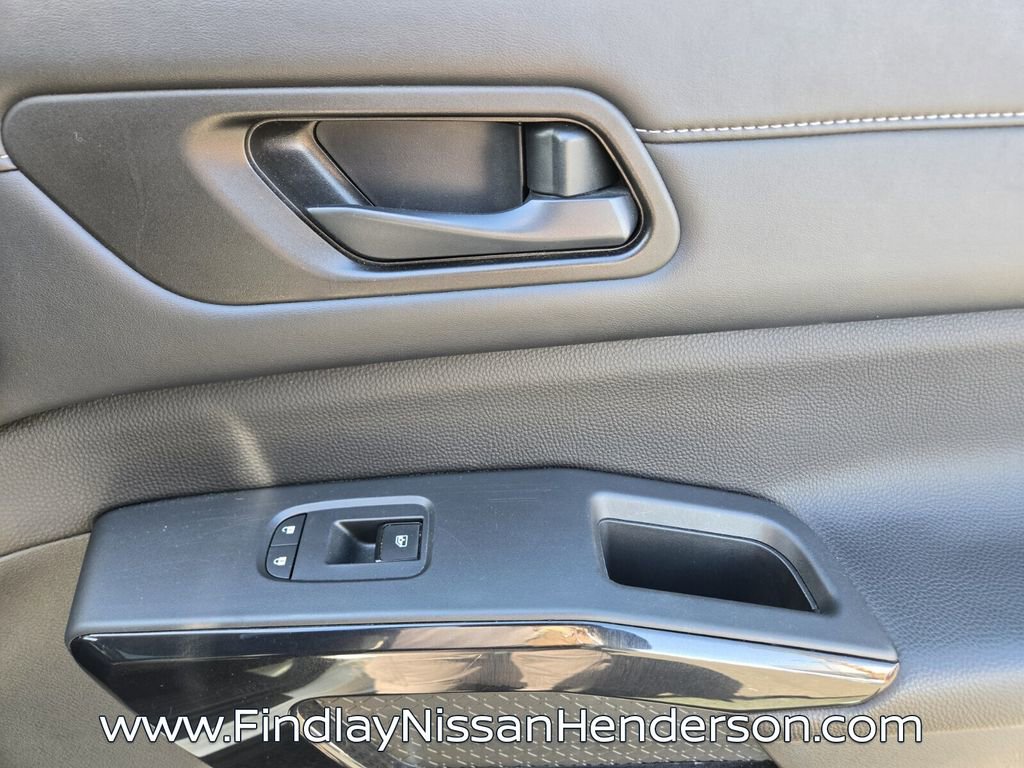 Used 2025 Nissan Pathfinder SV image 19