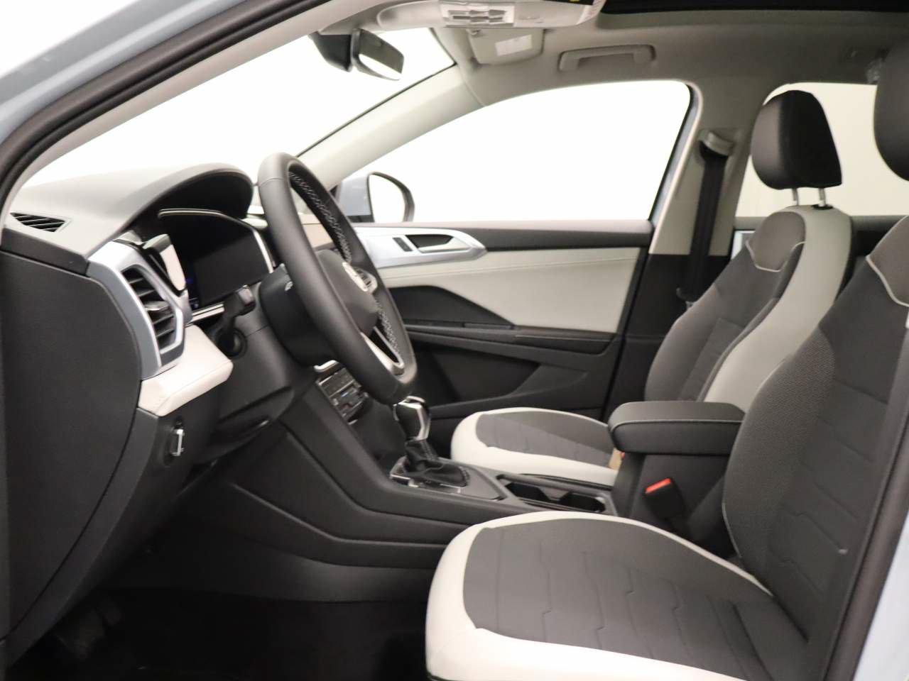 New 2026 Volkswagen Taos SE FWD image 14
