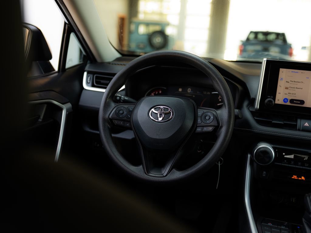 Used 2024 Toyota RAV4 LE AWD/4WD image 13