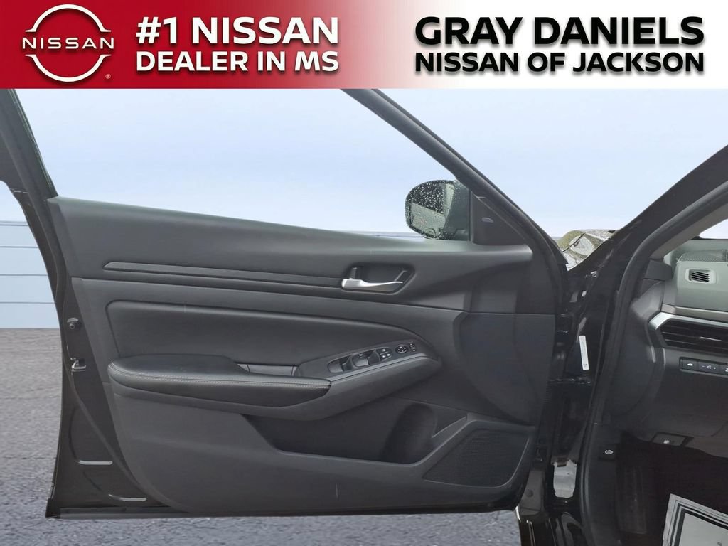 Used 2025 Nissan Altima 2.5 SV AWD/4WD image 15