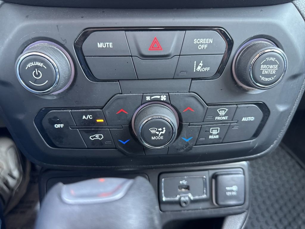 Used 2022 Jeep Renegade Latitude image 28