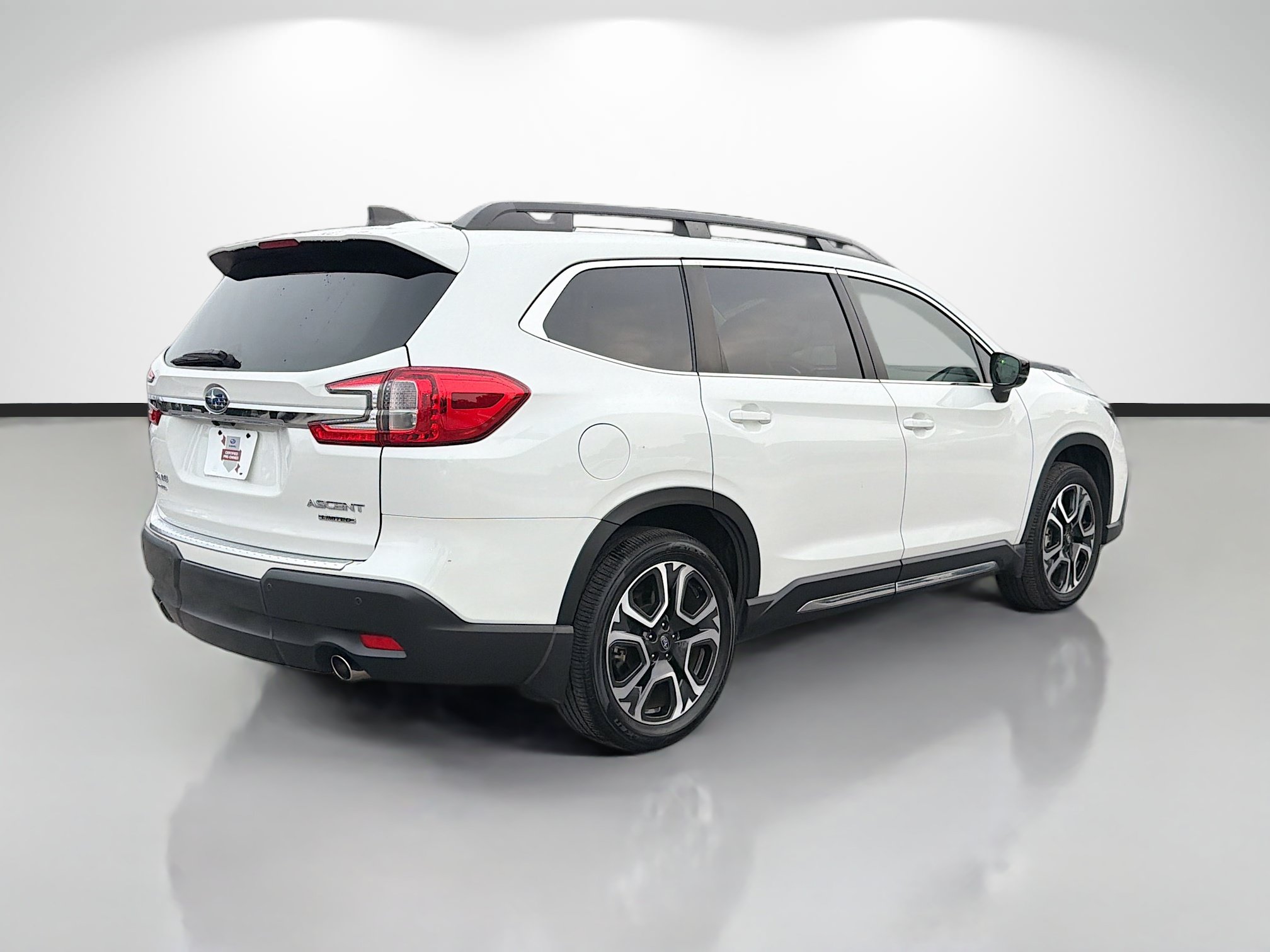 Used 2024 Subaru Ascent Limited w/ Technology Package AWD/4WD image 3