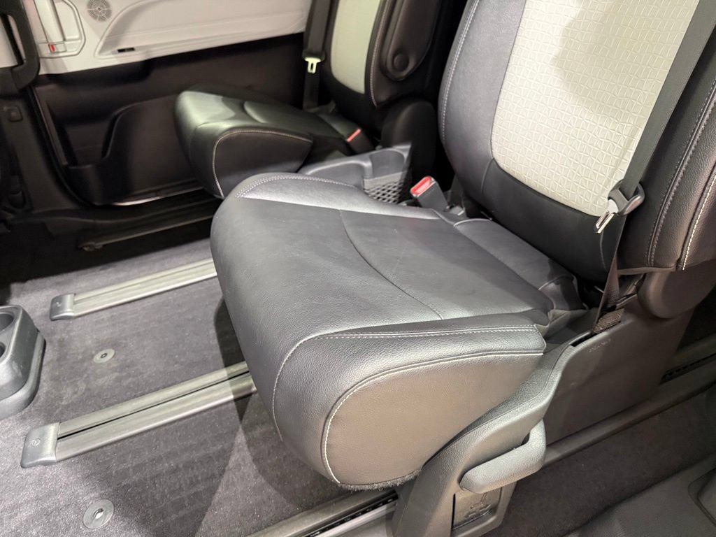 Used 2025 Toyota Sienna XSE w/ XSE Plus Package AWD/4WD image 21