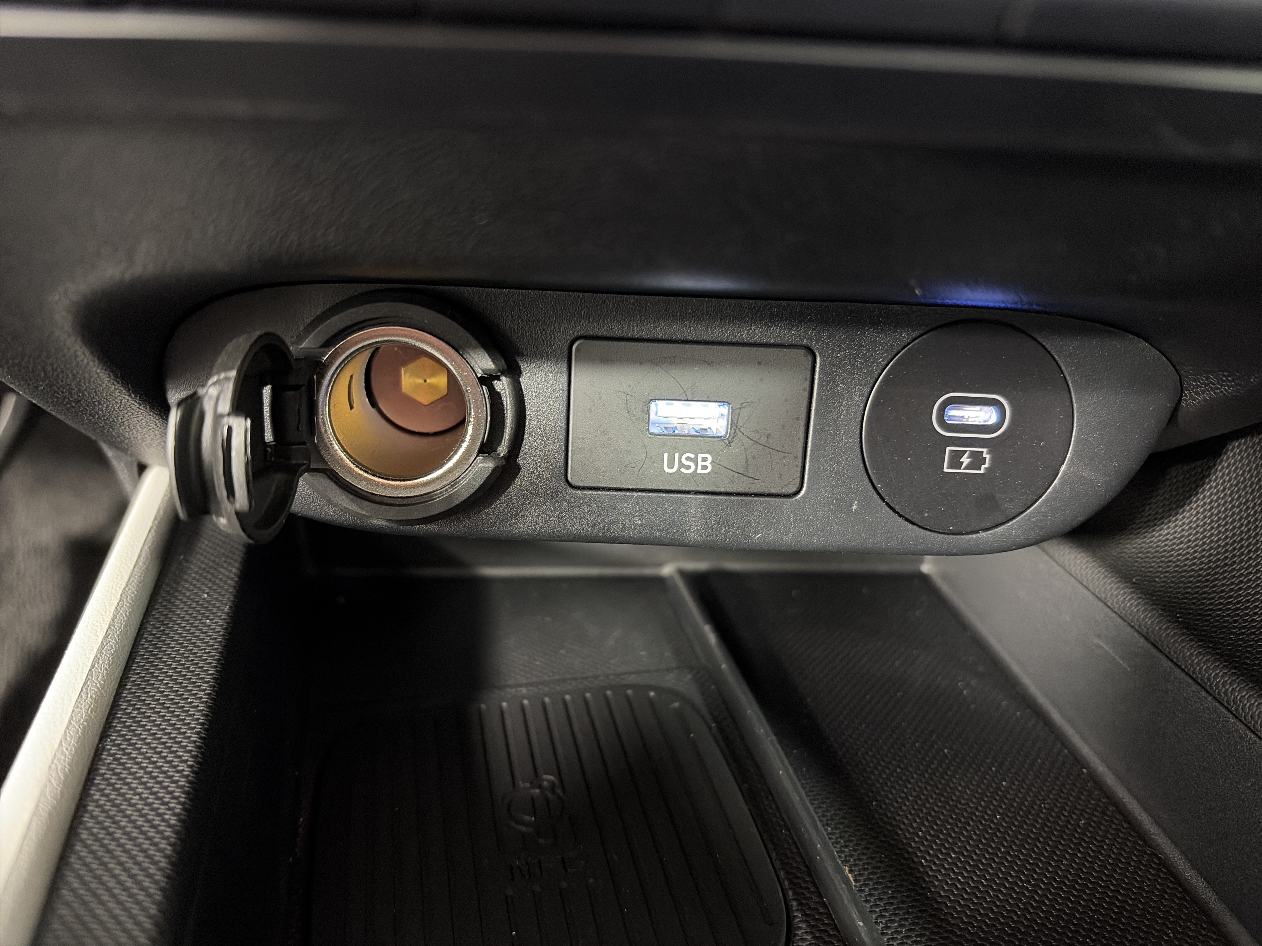 New 2025 Hyundai Elantra Limited FWD image 28