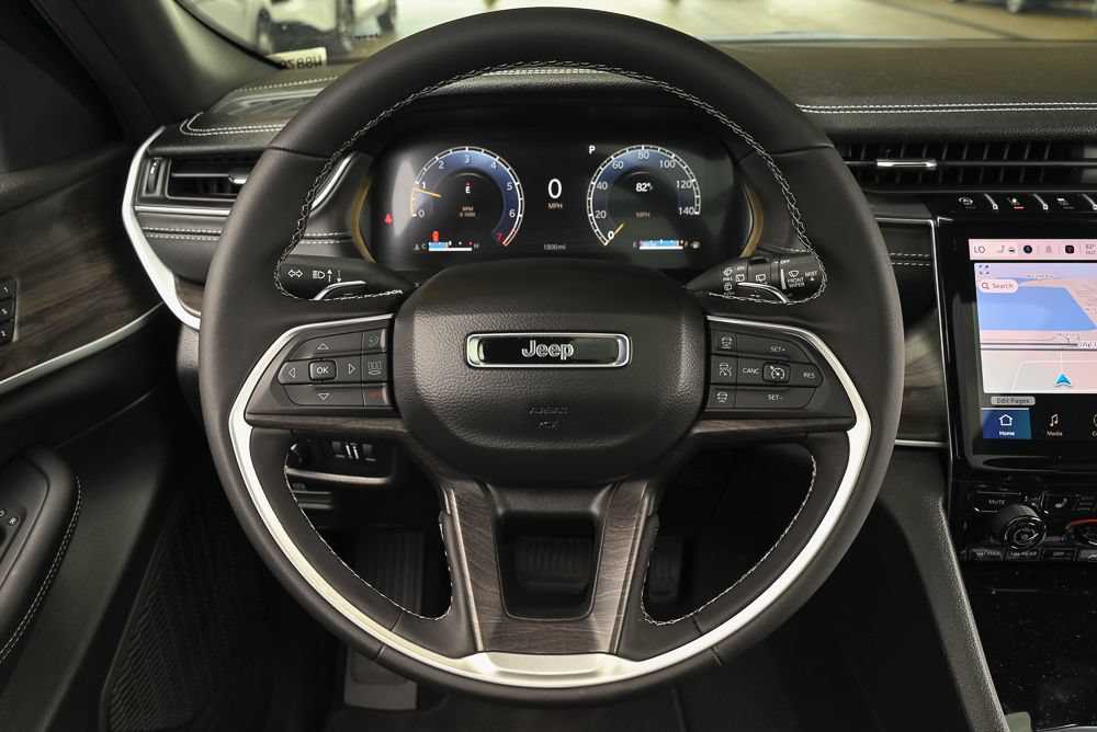 Used 2025 Jeep Grand Cherokee L Limited AWD/4WD image 21