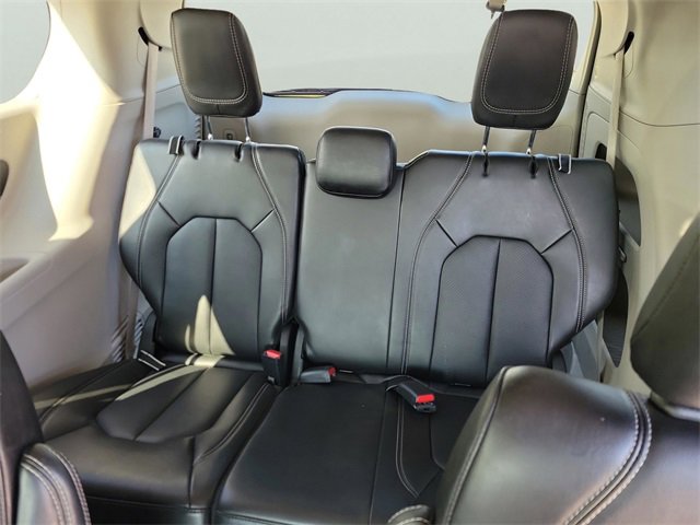 Used 2024 Chrysler Pacifica Touring-L image 9