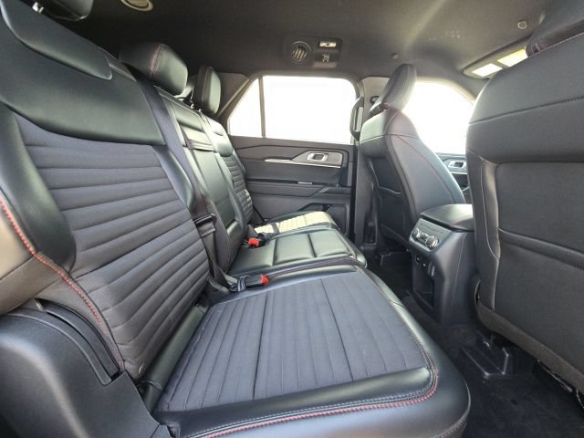 Used 2025 Ford Explorer ST-Line w/ ST-Line Street Pack AWD/4WD image 16