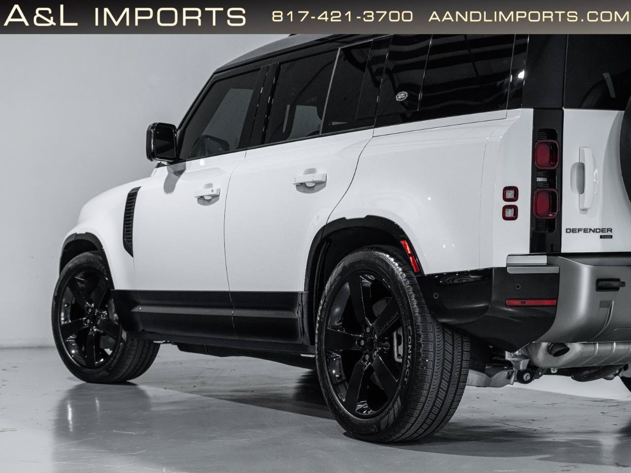 Used 2023 Land Rover Defender 110 X-Dynamic SE AWD/4WD image 25