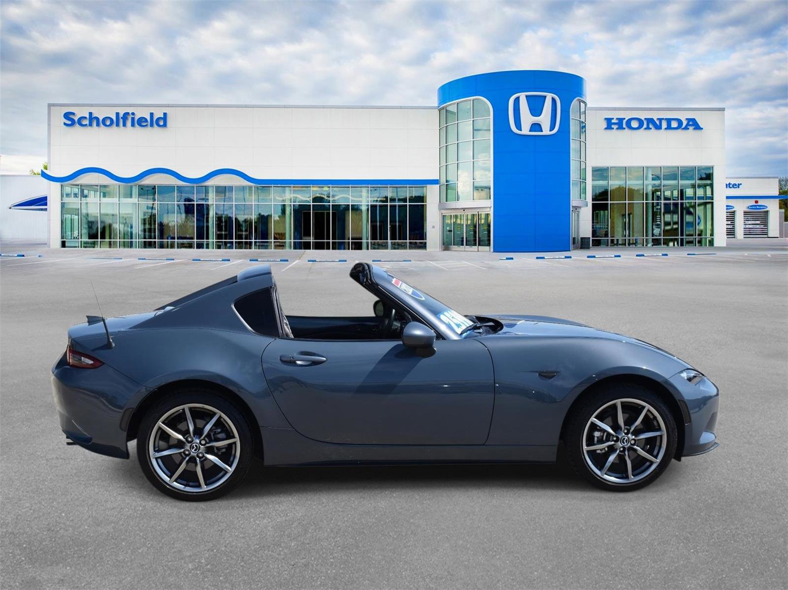 Used 2021 MAZDA MX-5 Miata RF Grand Touring image 2