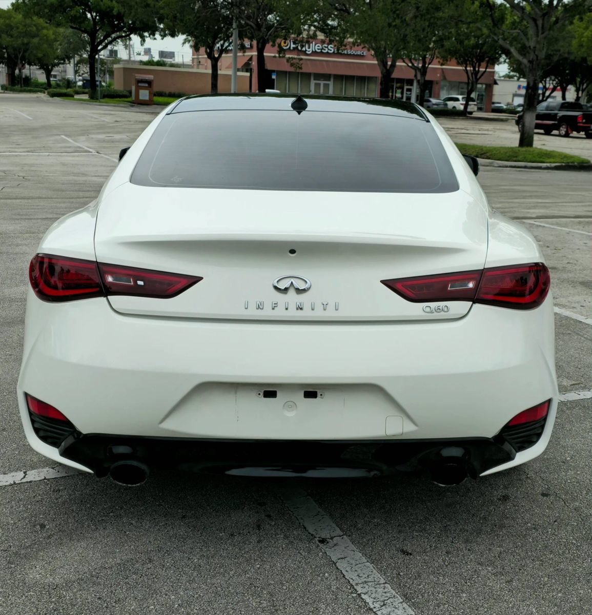 Used 2017 INFINITI Q60 3.0t w/ Premium Plus Package 3.0T RWD image 7