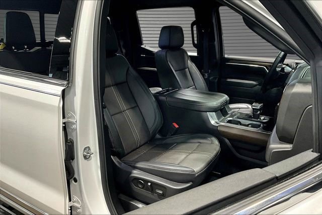 Certified 2025 Chevrolet Silverado 1500 High Country w/ Technology Package AWD/4WD image 28