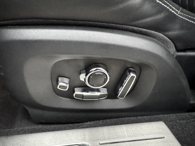 Used 2017 Jaguar XJ L Portfolio image 21