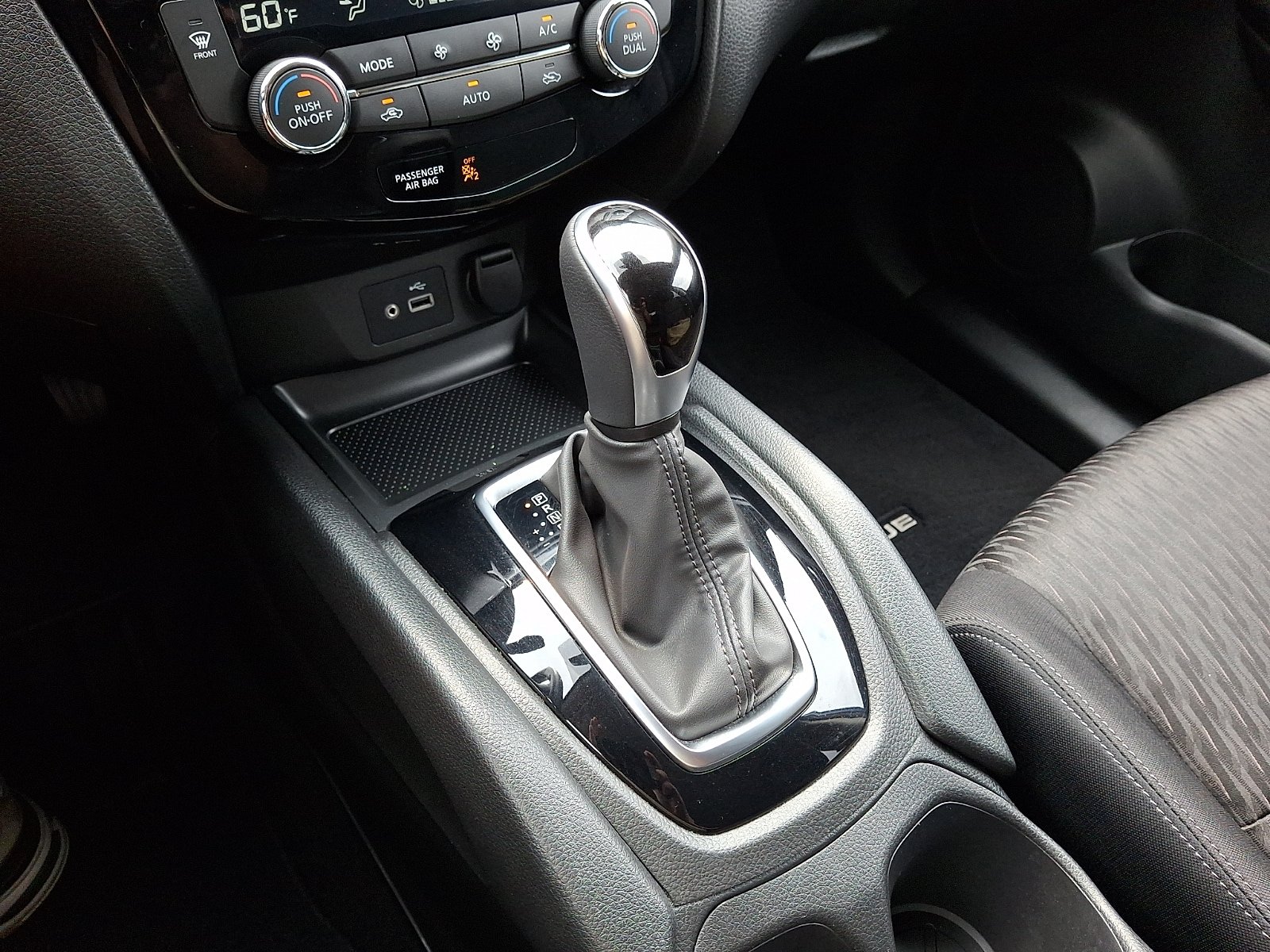 Used 2019 Nissan Rogue SV AWD/4WD image 15