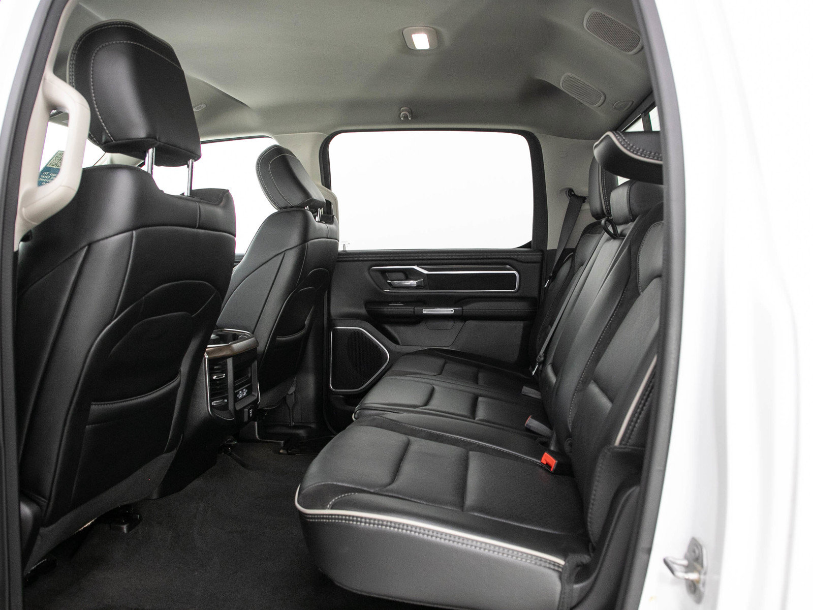 Used 2022 RAM 1500 Laramie AWD/4WD image 16