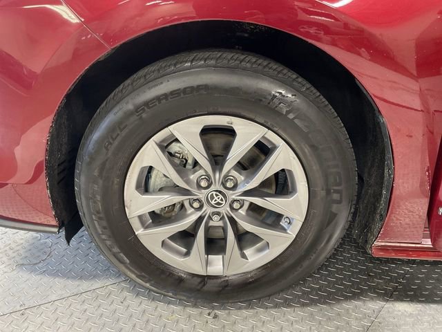 Used 2021 Toyota Sienna XLE image 10