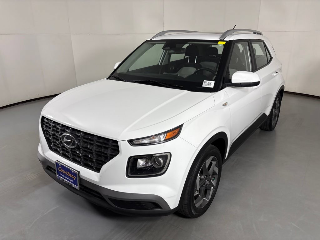 Used 2025 Hyundai Venue SEL FWD image 4