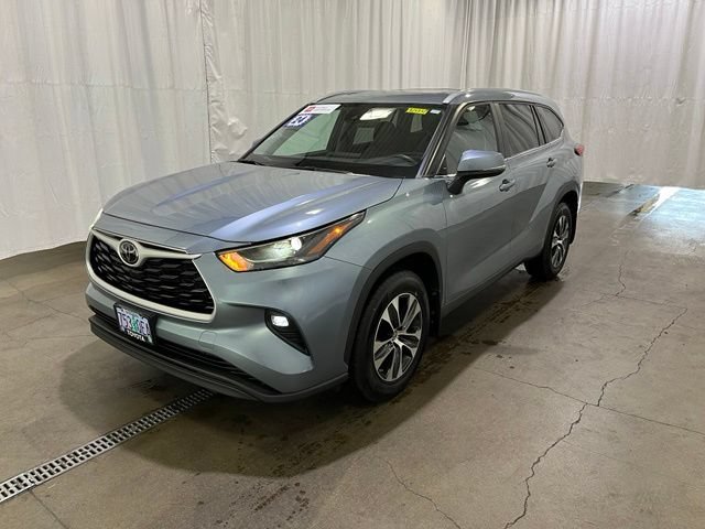 Certified 2024 Toyota Highlander XLE AWD/4WD image 8