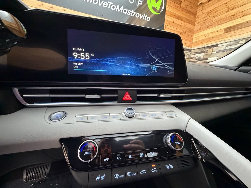 Used 2025 Hyundai Elantra Limited FWD image 18