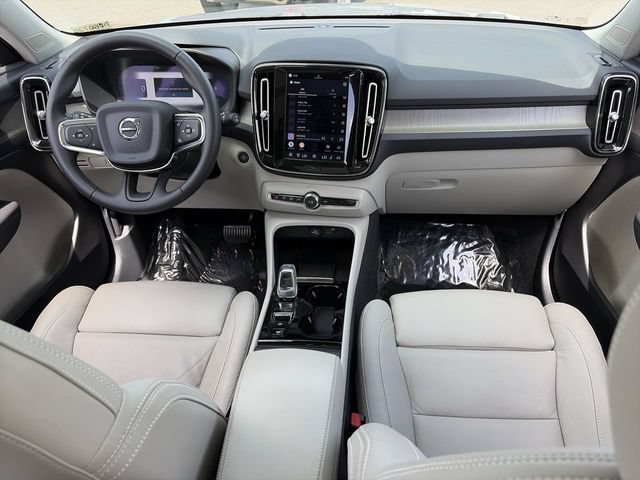 Used 2023 Volvo XC40 B5 Plus w/ Protection Package Premier AWD/4WD image 16