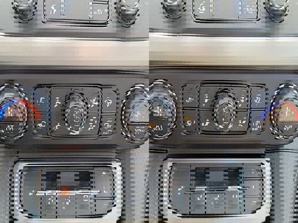 Used 2023 GMC Acadia SLE w/ Driver Convenience Package image 31