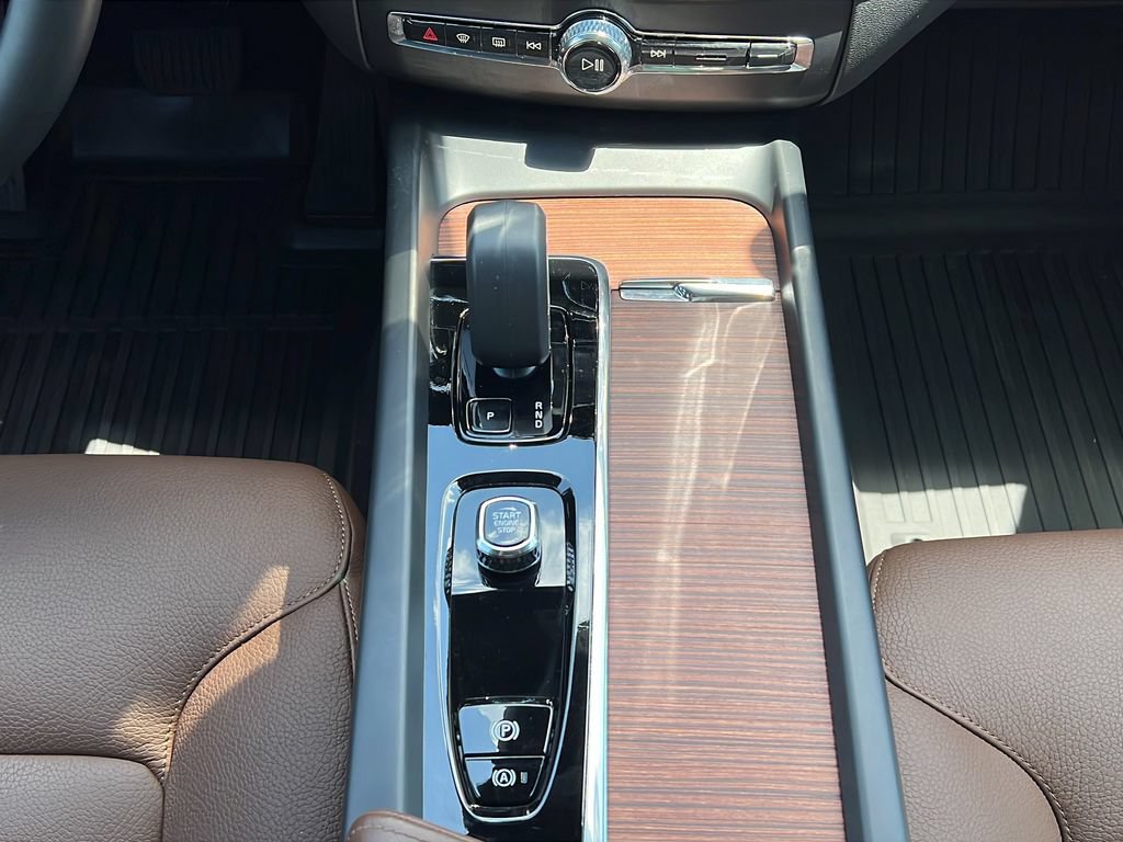 Certified 2024 Volvo XC60 T8 Plus w/ Climate Package AWD/4WD image 18