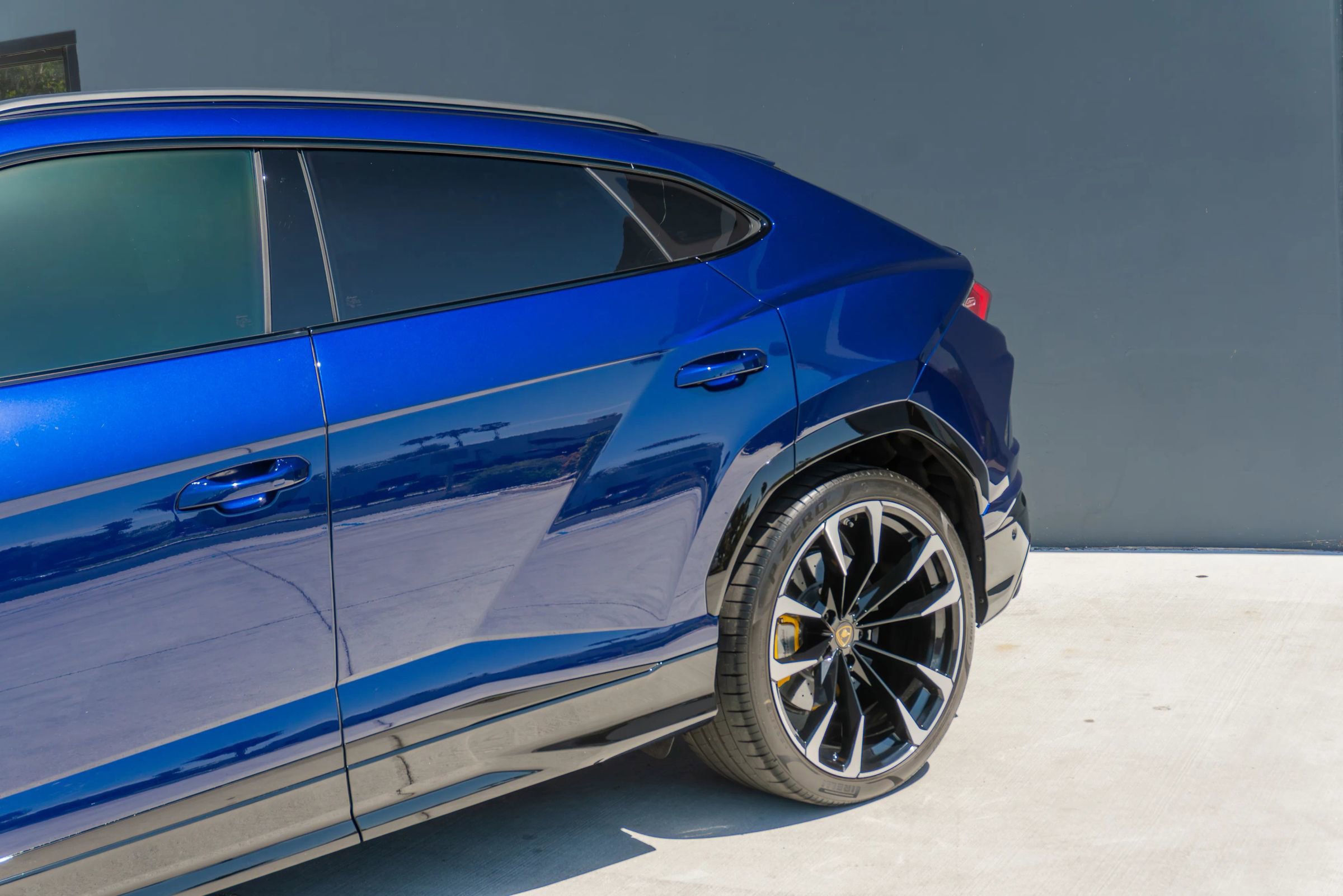 Used 2021 Lamborghini Urus AWD/4WD image 25