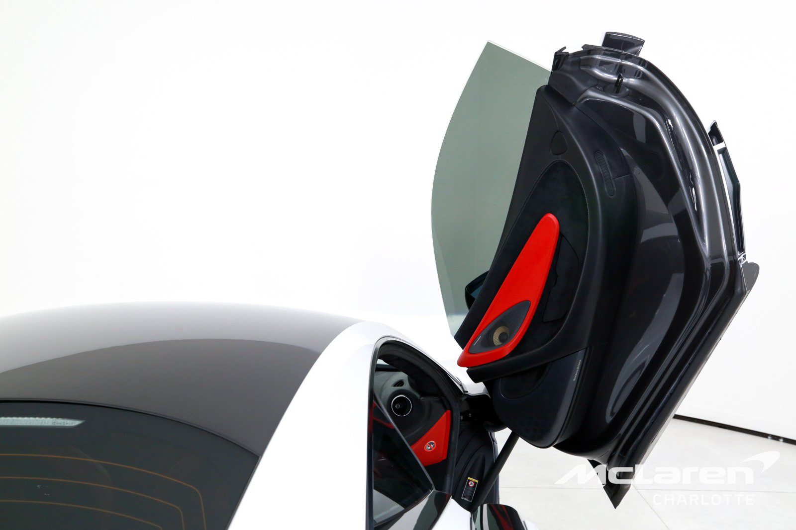 Used 2017 McLaren 570S Coupe RWD image 18