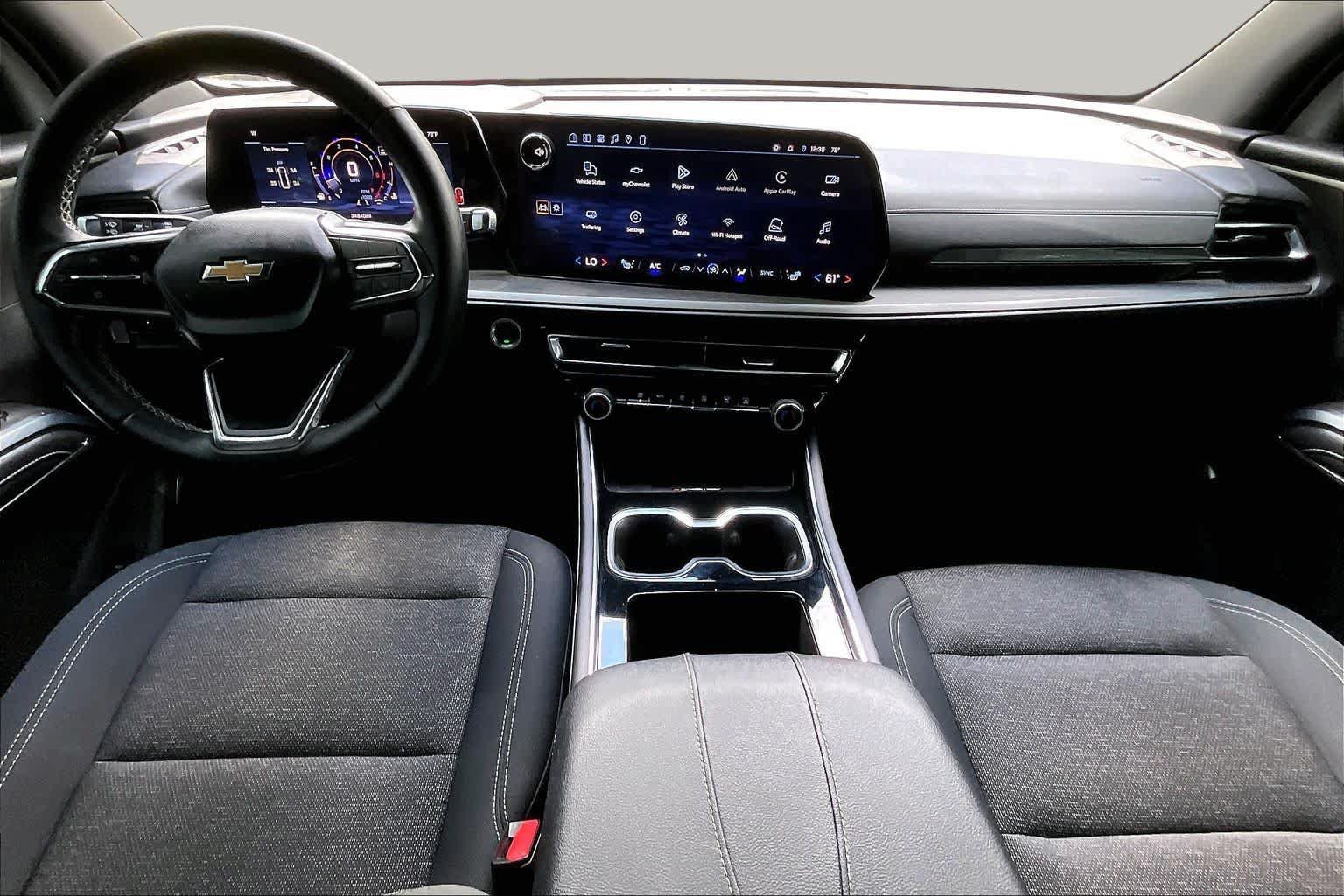 Used 2025 Chevrolet Traverse LT w/ Driver Confidence Package FWD image 16