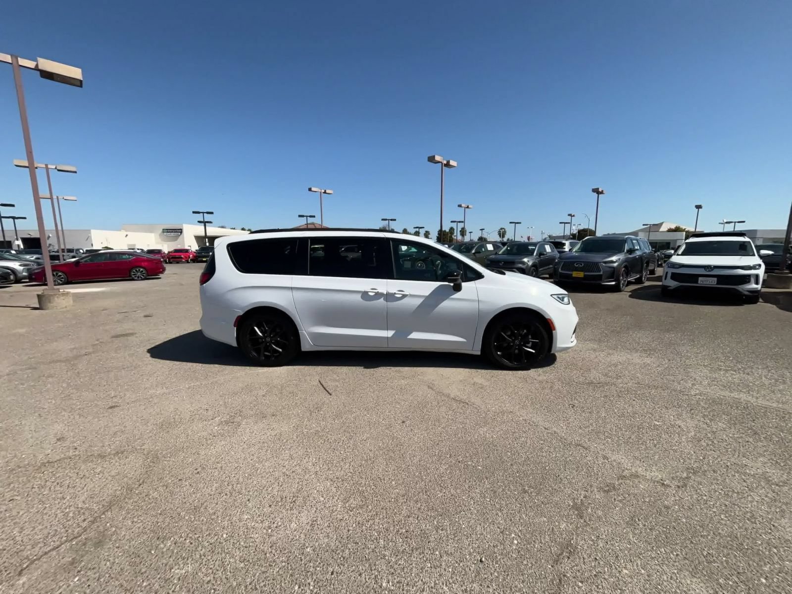 Used 2025 Chrysler Pacifica Limited FWD image 15