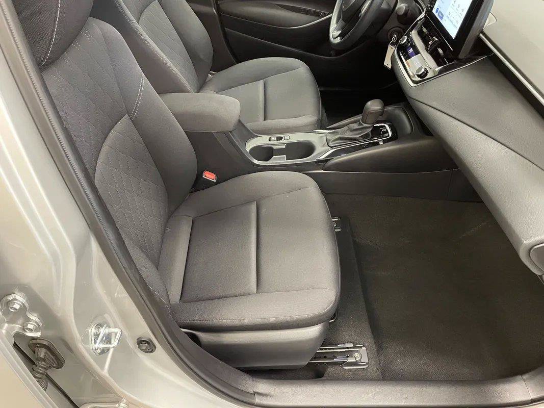 Used 2025 Toyota Corolla LE FWD image 21