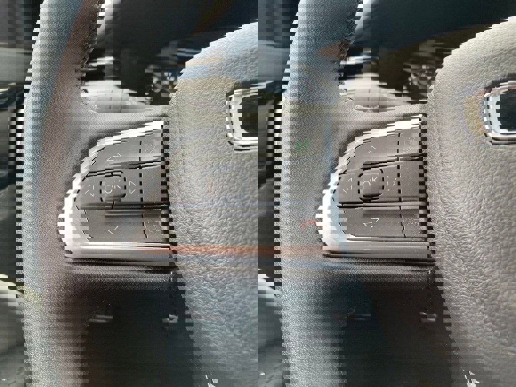 Used 2025 Jeep Compass Limited image 14