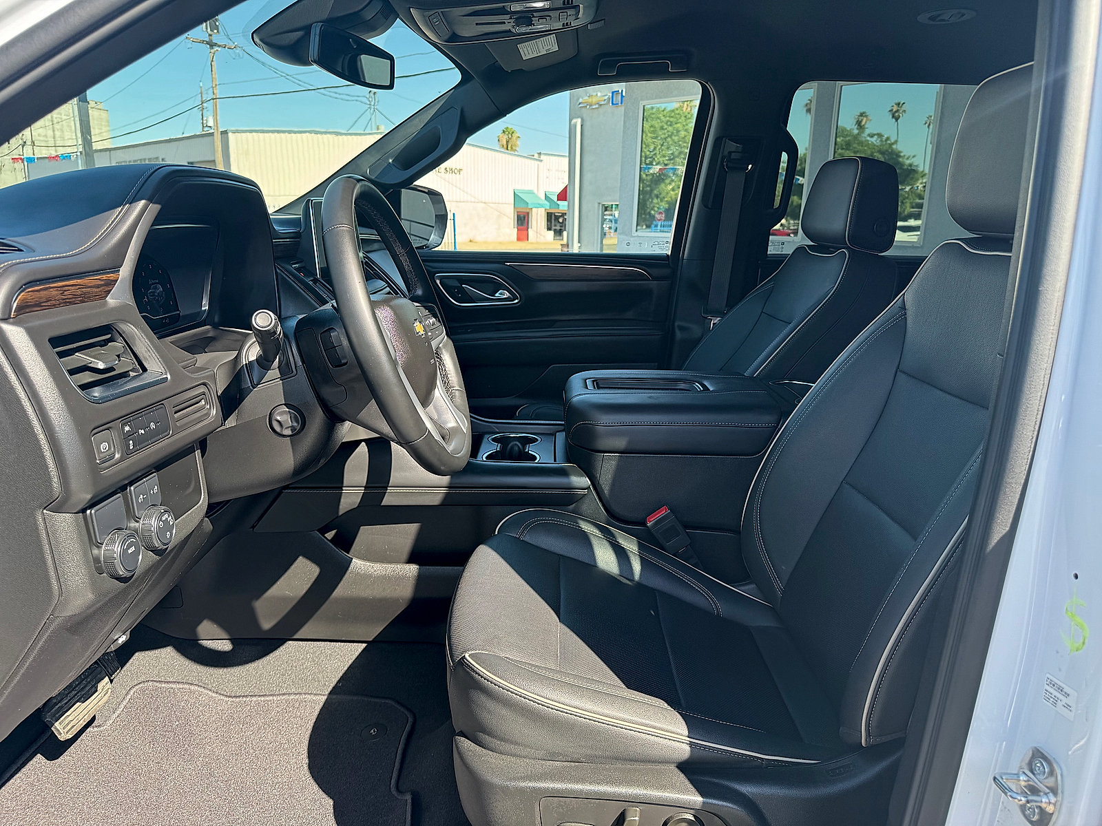 Used 2023 Chevrolet Suburban Premier RWD image 11
