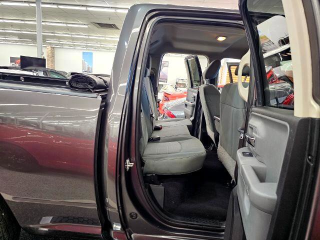 Used 2019 RAM 1500 Classic SLT image 30