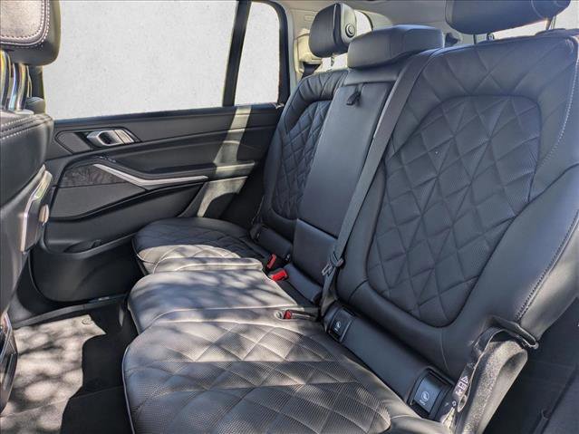 Used 2025 BMW X7 xDrive40i w/ Premium Package image 17