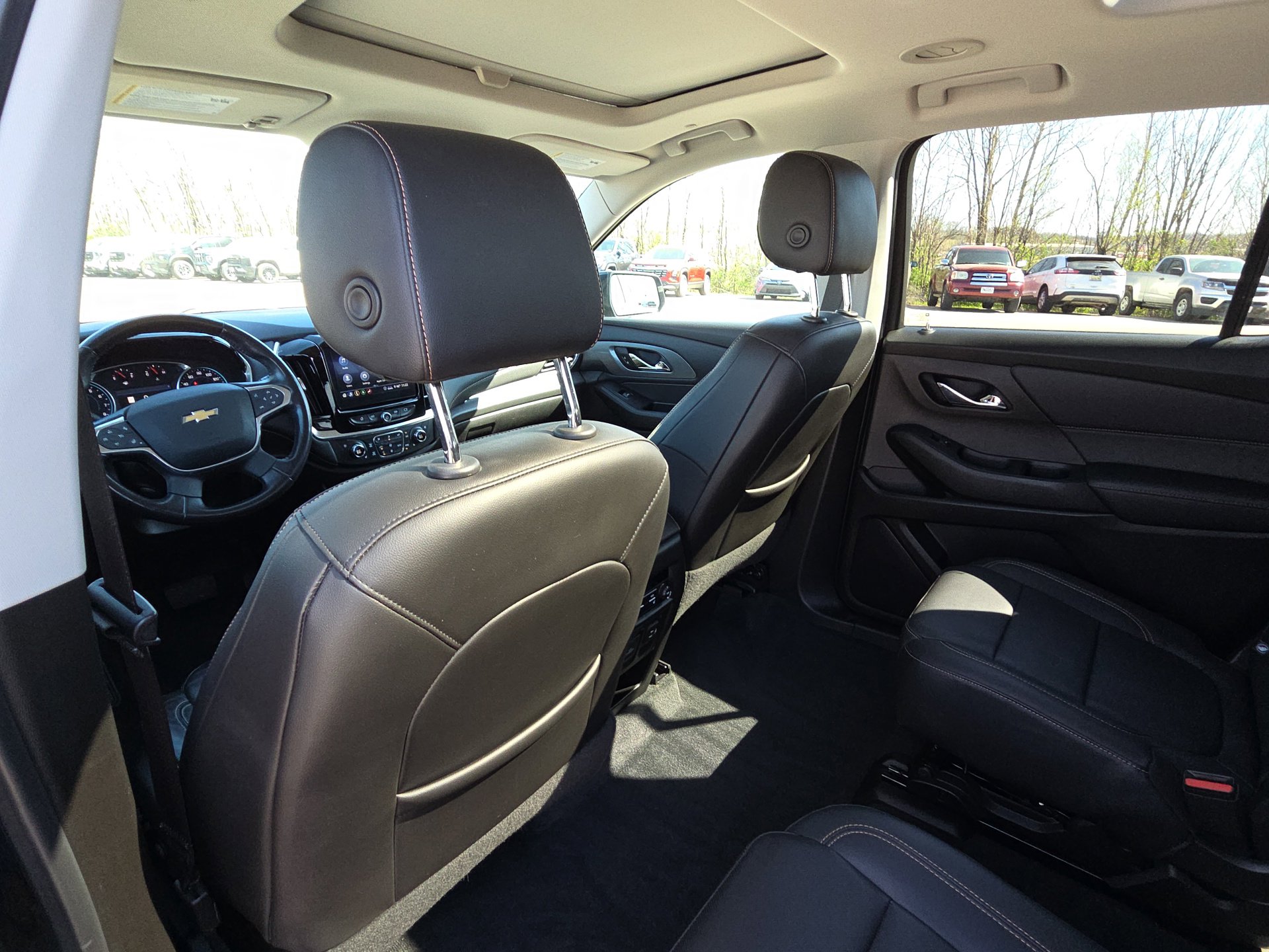 Used 2021 Chevrolet Traverse Premier w/ Redline Edition image 28