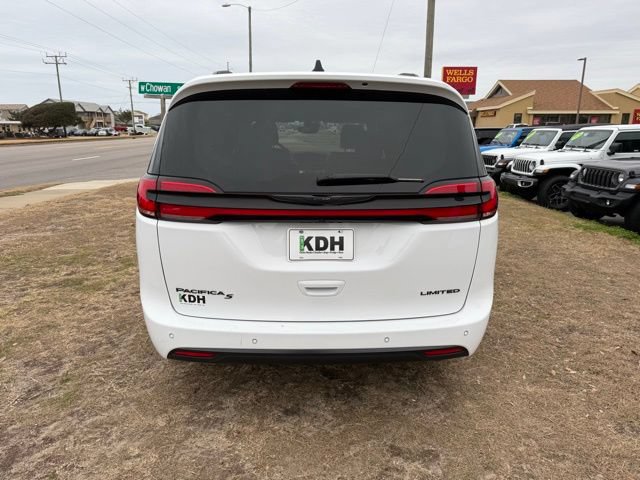 Used 2025 Chrysler Pacifica Limited FWD image 6