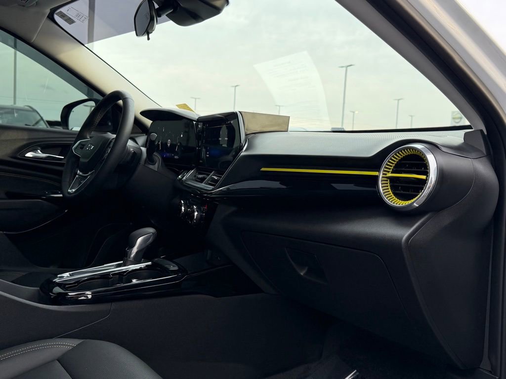 Used 2025 Chevrolet Trax ACTIV w/ Sunroof Package image 21