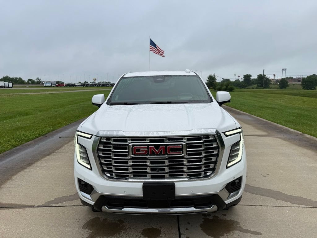 Used 2025 GMC Yukon XL Denali AWD/4WD image 12