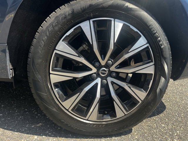 Certified 2023 Volvo XC60 B5 Core w/ Climate Package image 17
